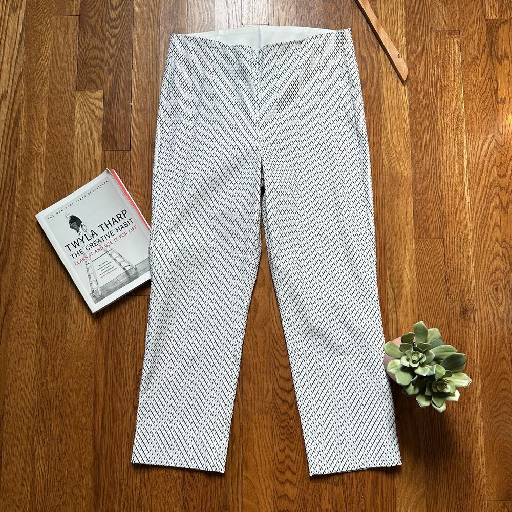 White House Black Market White & Black Diamond Pattern Cropped Mid Rise Pants